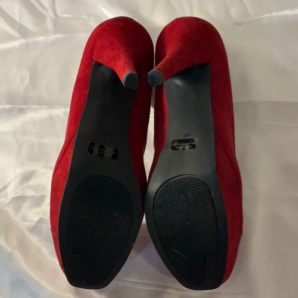 GUESS EUC Red Suede Platform Shoes With Red Patent Leather Toe Cap Size 7 1/2 - Picture 9 of 13